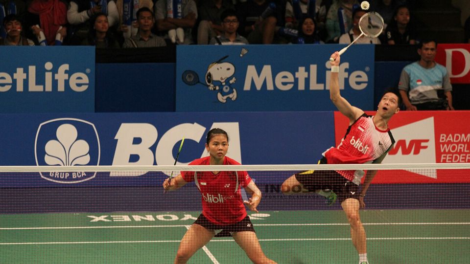 Pebulutangkis Indonesia, Greysia Polii rupanya pernah memamerkan aksi memukau kala dia masih bermain di ganda campuran dengan Kevin Sanjaya. Copyright: © Herry Ibrahim-INDOSPORT